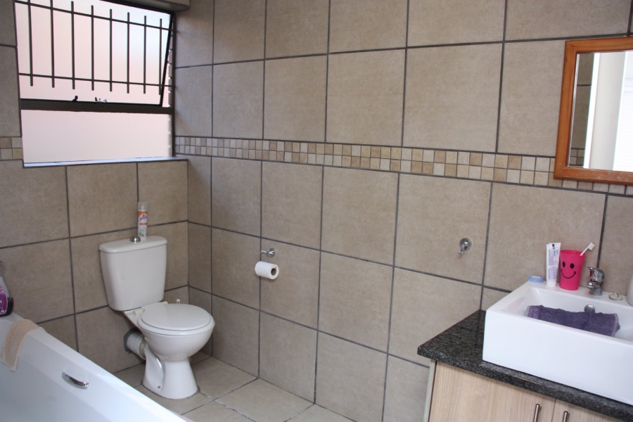 2 Bedroom Property for Sale in Langenhovenpark Free State